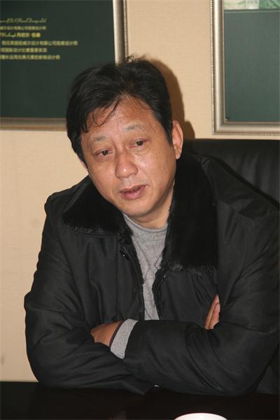 新象实业集团董事长冯爱华.jpg