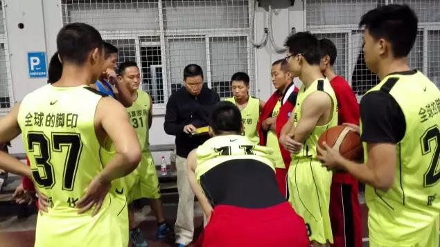 森林之星VS大王椰篮球友谊赛 激情上演.jpg