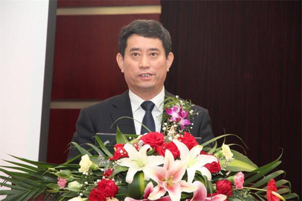 中国家具协会理事长朱长岭.jpg