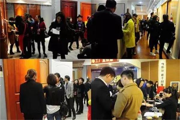 消费者参观大卫地板工厂车间.jpg