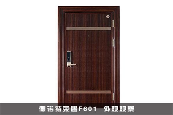 一扇门不仅将一个家与外界分隔开来，门的风格样式同样影响着居室的和谐美观。伴随着家居行业内五花八门的产品日益显现，或许更多消费者会愈来愈倾向于购买简约的产品。来自德诺特的荣遇F601安全门，便是简约的最好代名词。殊不知在这样一款简约的安全门之中，又能贴上“高科技”的标签，下面跟随小编来一探究竟。 【产品品牌】德诺特高端安全门 【产品名称】德诺特荣遇F601 评测地点】浙江省金华市武义县桐琴镇五金大道1号 万嘉集团新浪家居产品评测中心：服务消费者，关注消费者选购、装修环节的所需，提供最客观、最实用、最具价值的参考信息，从而指导消费者有效甄别产品，便捷消费，提升辨别产品能力；搭建起厂商与用户的桥梁，降低消费者与厂商之间的信息不对称；最终宣扬环保、节能、低碳等健康新理念的消费趋势。 一、德诺特荣遇F601  外观观察 德诺特荣遇F601安全门在外观上面，这款安全门没有过多的修饰，反而这样的设计更能突出简约大方的特质。红木色选取，在简约、随性中不失奢华的感觉。该款门的风格简约、随性、亲和，外观端庄大气，将自然与美感展现的极具到位。 而巧妙之处就在于采用的拼接饰面，应用的是现今时尚元素的搭配技巧。浅色和深色相结合的不规则竖条纹，搭配上立体的竖条纹理，在柔和的光线下，仿佛折射出一道道迷人性感的光束。 二、德诺特荣遇F601  门板评测 德诺特荣遇F601室外门板采用的镀锌钢板的材质，这样既保证了进户门的安全性，又大大提高了门的档次。门板采用专用的涂装工艺，真空喷涂，使表面的漆面丰满细腻，纹理愈显逼真立体。这样的工艺并且能有效抵抗紫外线，为安全门罩上防晒的保护伞的同时，又起到防止门板颜色褪色的功能，从而延长安全门的寿命时间。 采用中式门框结构，1.0mm钢芯钢板，门厚度85mm，2.0mm镀锌钢板，外宽边。门扇内外包边四角45度角，内置螺丝固定，着重细节，美观大方。独特门框内线条设计，内视美观，框扇同色。五层加强防撬四面的外置包边，为您的居家生活带来更多精益求精的享受。 三、德诺特荣遇F601  五金评测 德诺特荣遇F601采用WJ-D01指纹密码锁，密码界面清晰明了，规避传统机械锁具的安全漏洞，采用双重防盗设计原理，融合智能指纹防盗，搭建相互独立又互为一体的双重防护系统。有效提取指纹细节特征，提高指纹防盗性能。采用的专利静音自动锁，让开关和锁门毫无压力。除此之外，小编还发现这款锁开启起来十分灵活自如，无需大力，手指稍稍一转就能开启该锁，能照顾到老人和小孩开锁的不便，贴心呵护您的家人。 德诺特荣遇F601安全门采用独特构造的三维可调铰链，是万嘉的专利产品。小编在推门的过程中，感受到整个推门的过程非常轻松，只要轻轻一推，便能将整扇门推到底。这款铰链内配轴承，高承重设计，永不下垂的工艺，让一个小小的铰链可承受200公斤的力，开启非常灵活轻便。  万嘉专利的中控插梢，结构非常简约，一按一拔的方法非常方便人们更好的操控，还有防止晃动的有效功能，十分人性化的设计。 另外，这款防盗门还配备独特防爆栓装置，采用不锈钢材质。当老人、小孩独自一人在家，给陌生人开门时，可用防爆栓扣住门板，打开一道门缝，防止可疑人非法闯入。这样一来又给家中增加了一道预警线，设立了可靠的安全保障。 四、德诺特荣遇F601  密封条评测 德诺特荣遇F601安全门密封条与门板之前紧实贴合，隔音和保温效果出色，可以减少热能损耗；密封条与油漆、清洁剂不宜发生反应，耐磨损、抗老化、抗紫外线和水侵蚀性能强。 评测总结：德诺特荣遇F601安全门极具中国古代建筑美学特征，似是浑然天成，却是巧夺天工之作。拼接的设计具有别样的家居之美，同样的风格，不一样的演绎。适用于搭配各种不同的装修风格，让您领略生活中的纯净、安宁之美。指纹密码锁的智能运用，集便捷与安全为一体的功能型安全门，是保障您居家安乐的极佳选择。
