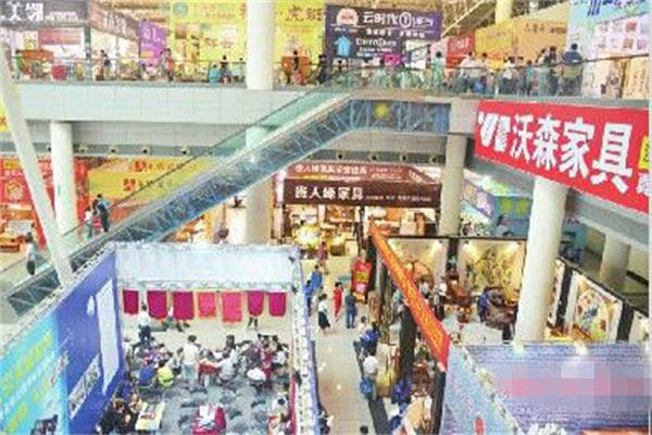济南家居卖场出现“怪像”