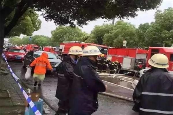 苏州“家居一条街”起火造成人员伤亡