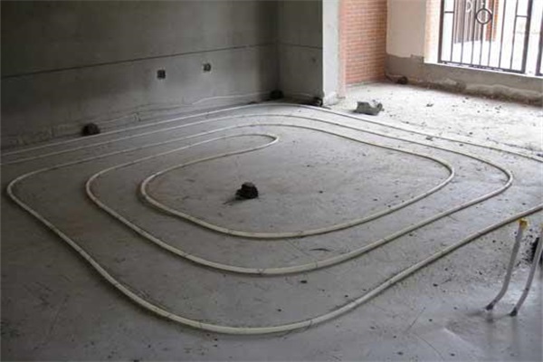 地暖装好后地上铺瓷砖与地板的对比？