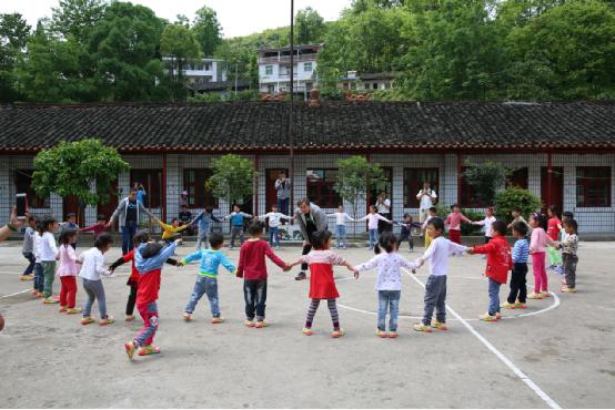 大自然家居助力王平仲改造湘西希望小学