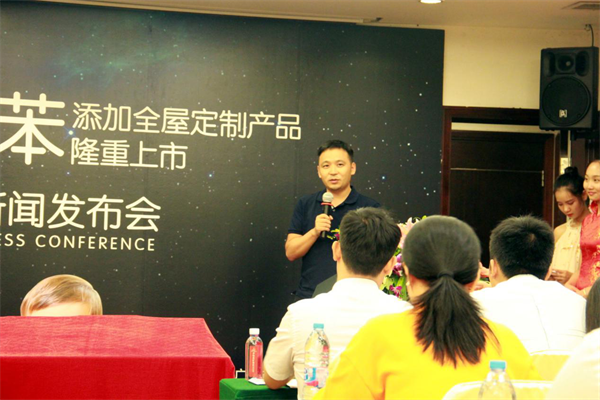 更有多家新闻媒体记者，现场全程跟踪报道。